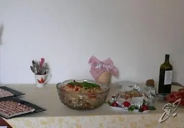 Santa Costanza מלון *